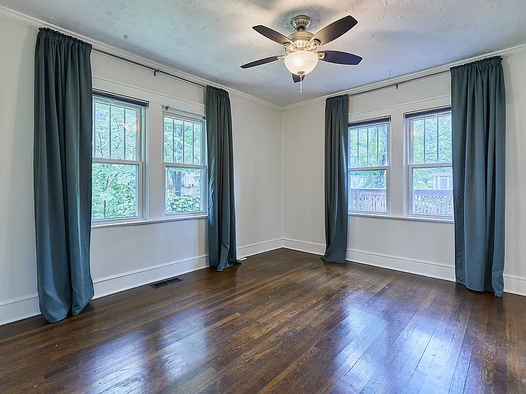 5740 Charlotte St — Photo 16