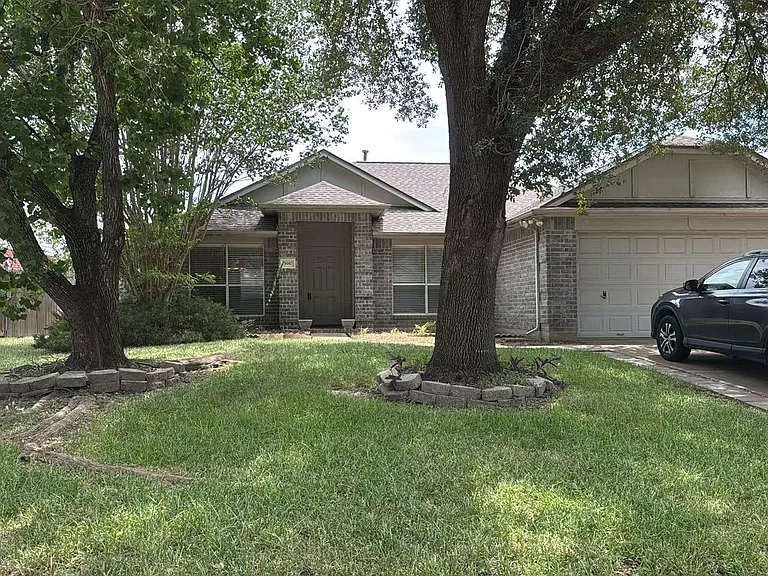 3910 Bridgebay Ln — Photo 2