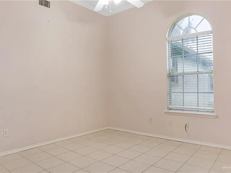 2212 Lilly Cove Dr — Photo 4
