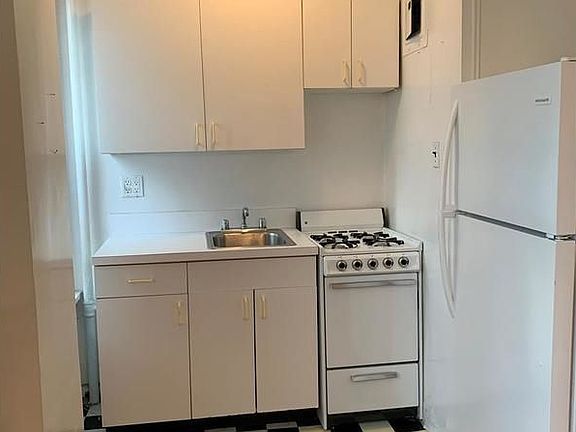 4th image of 309 W 57th St APT 1103