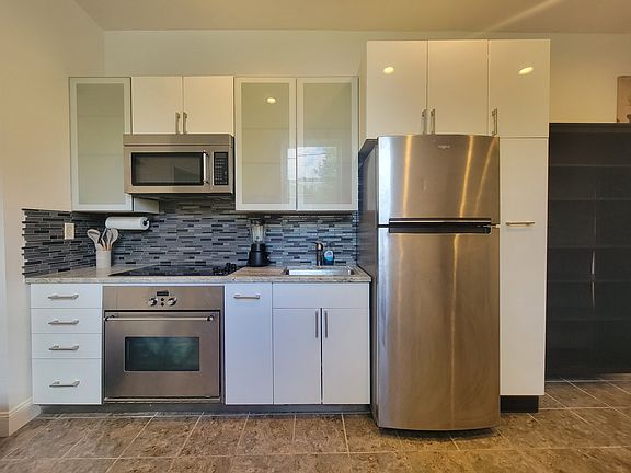 5th image of 401 Madison St #2