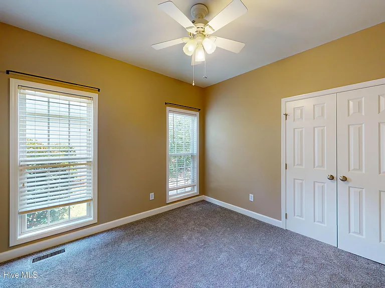 1140 Greenbriar Dr — Photo 24