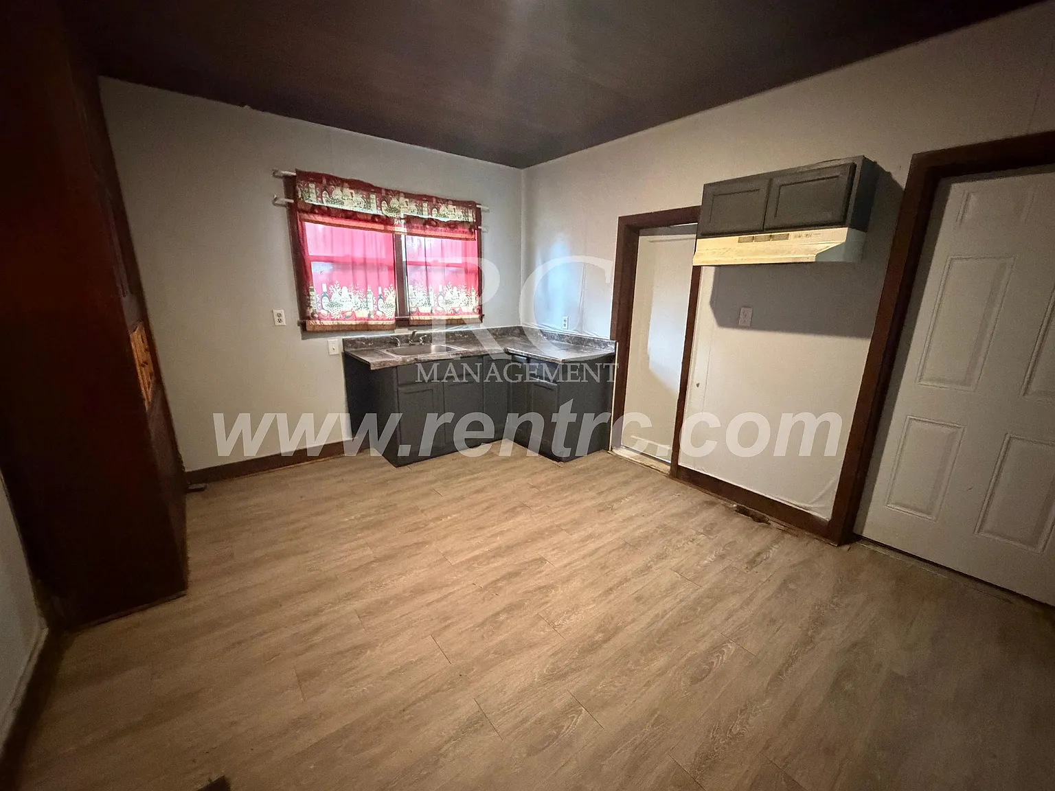 3 bed, 1150 sqft, $875 — Photo 2