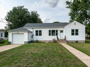 144 E Prospect St, Manchester, IA 52057