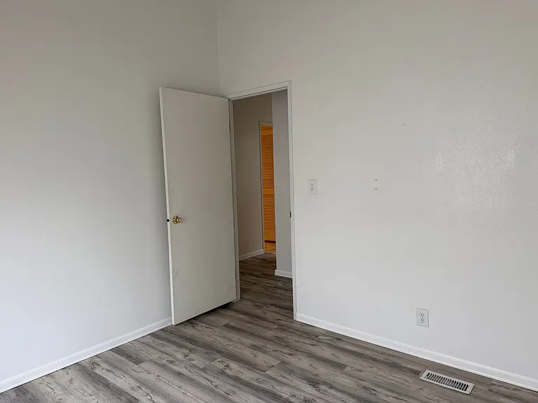 160 N 7th St — Photo 18