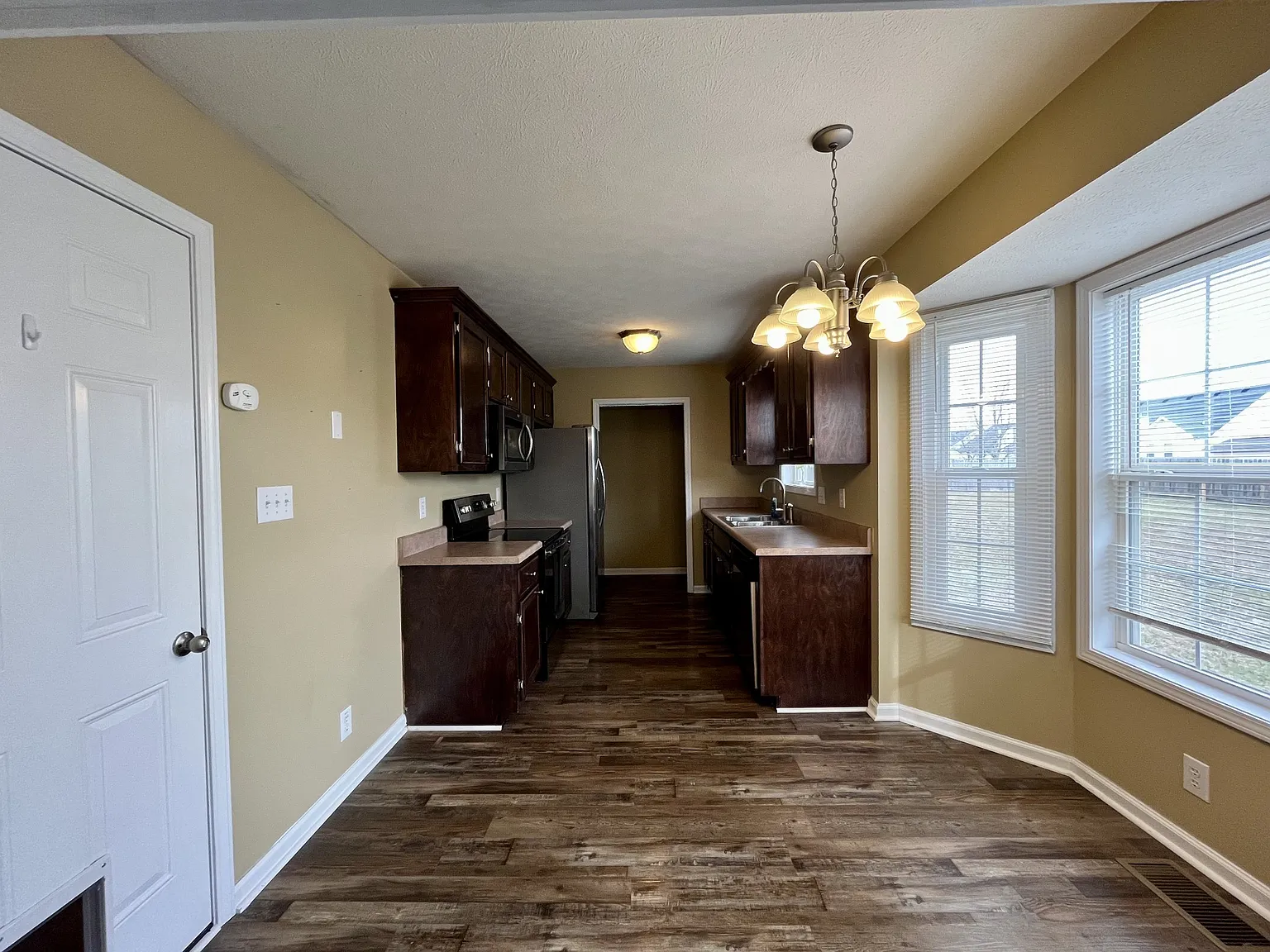 3 bed, 1108 sqft, $1,595 — Photo 3