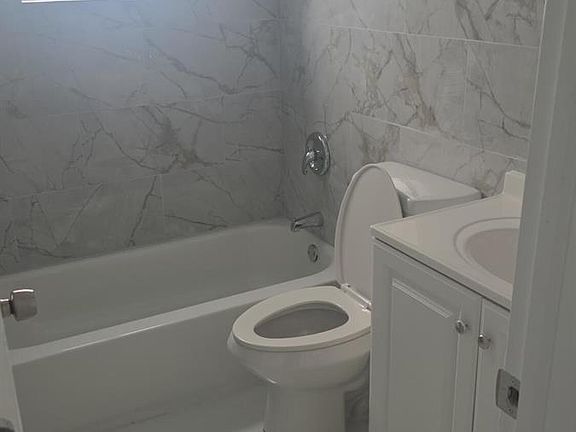 3rd image of 5211 SW 24th St
