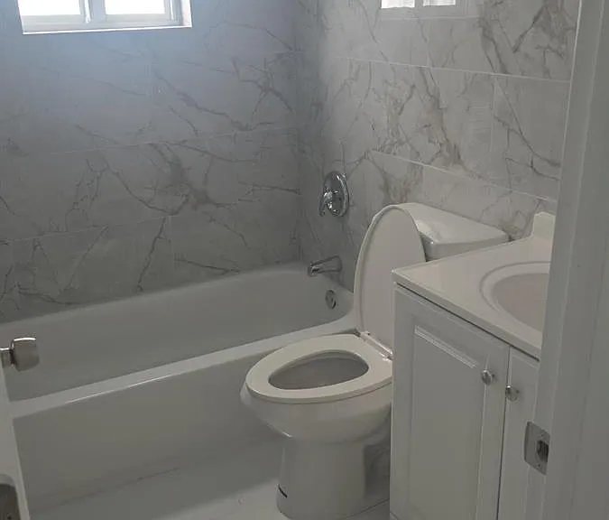 5211 SW 24th St — Photo 3