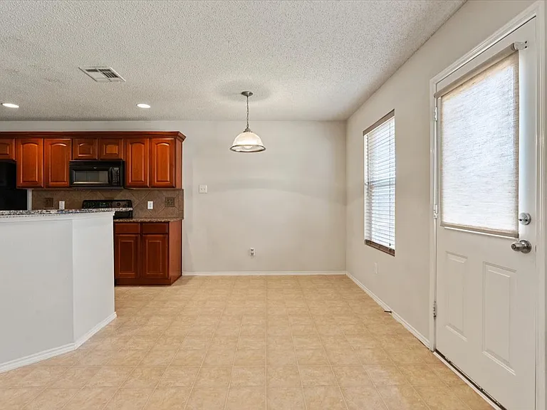 9812 George Washington Dr — Photo 9