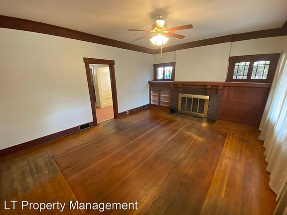 2nd image of 927 E Illinois Ave