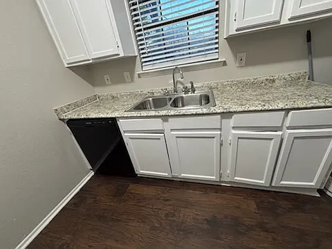 912 E 3rd St — Photo 1