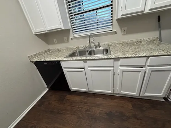 912 E 3rd St, Irving, TX 75060