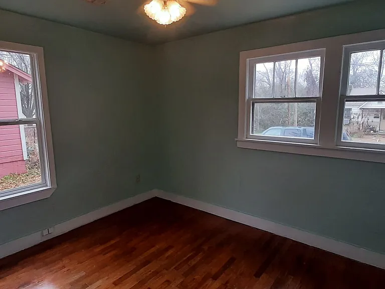1301 W Vine Ave — Photo 9