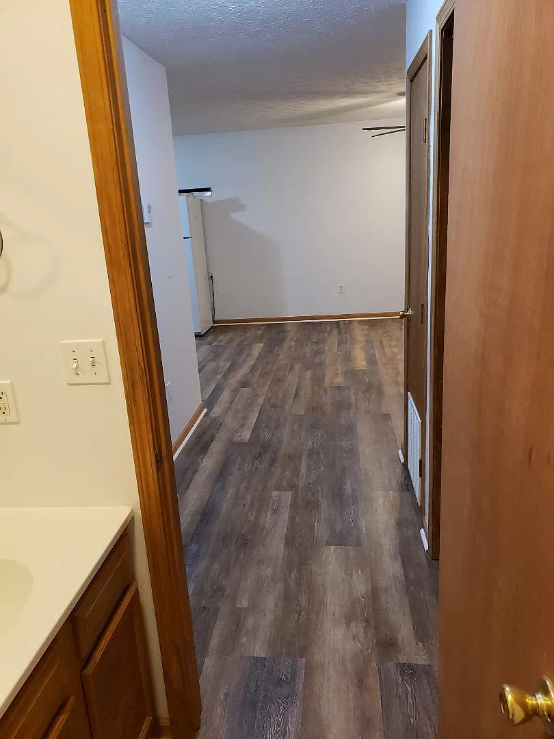 100 Baylie Dr - 128 — Photo 3