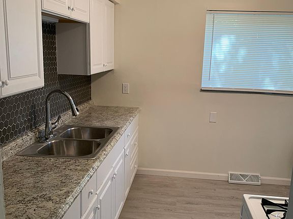 5th image of 23673 Banbury Cir APT 18
