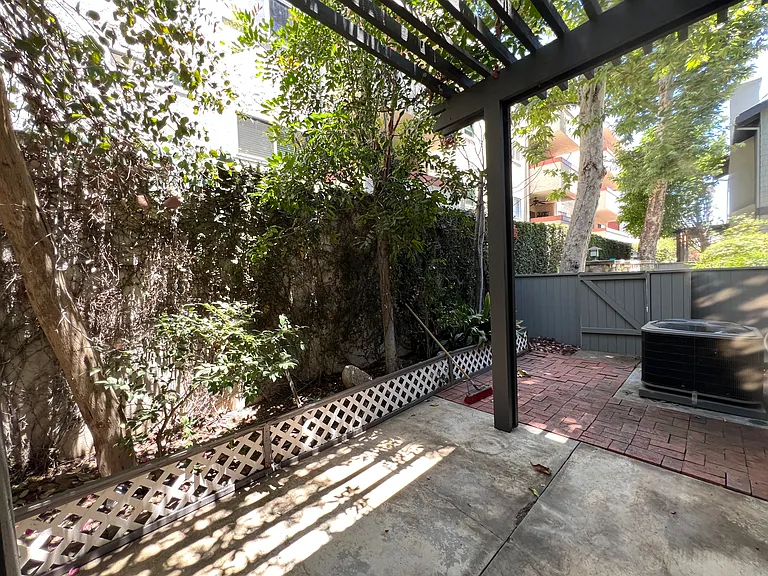 2433 Oneida St #1 — Photo 18