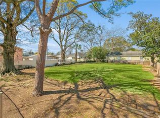 2605 Whitney Ave, Gretna, LA 70056