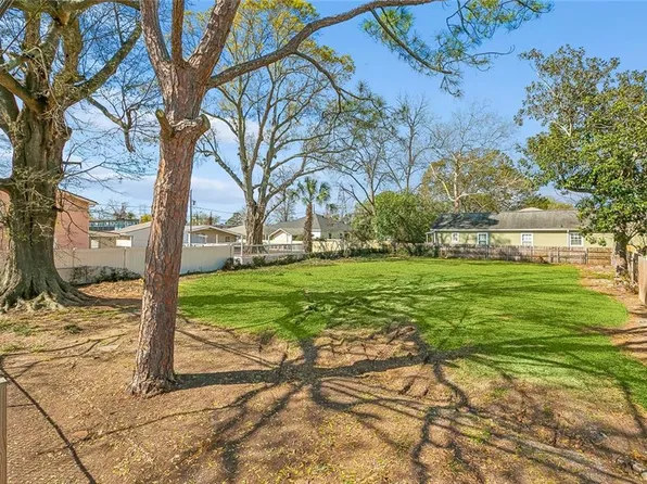 2605 Whitney Ave, Gretna, LA 70056