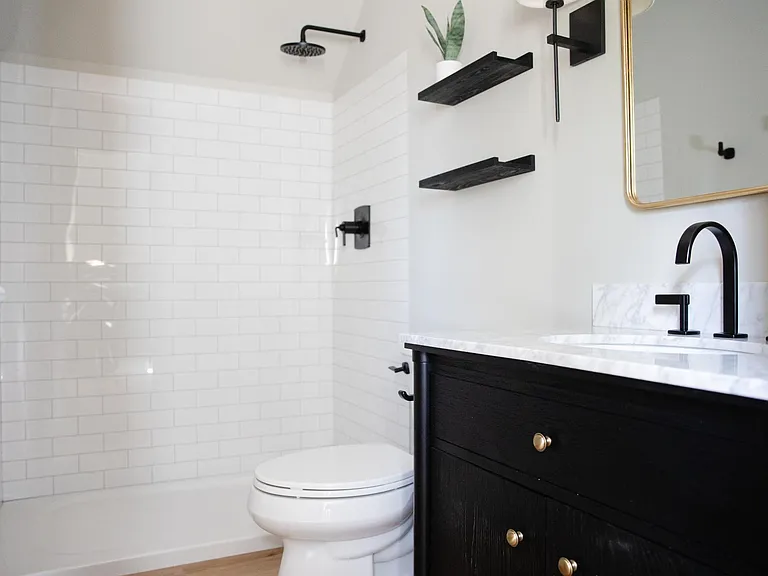 Ensuite bathroom for bedroom #2