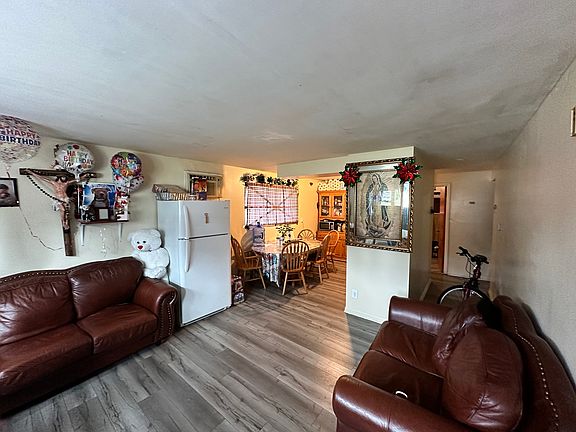 4th image of 1696 Tanglewood Ave