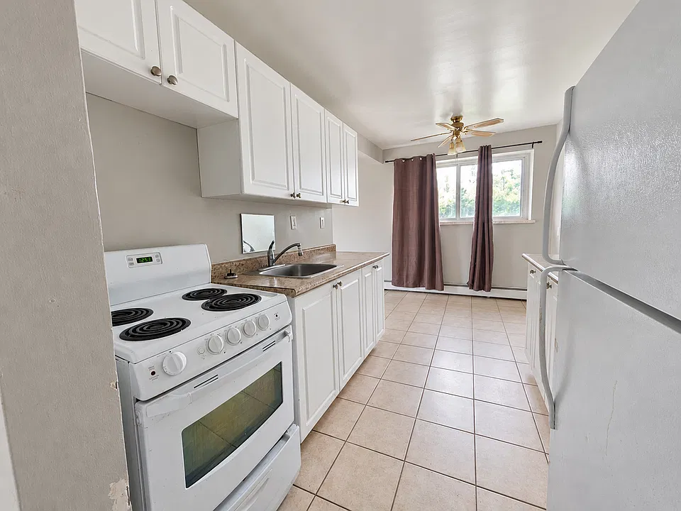 875 Colborne Rd #106