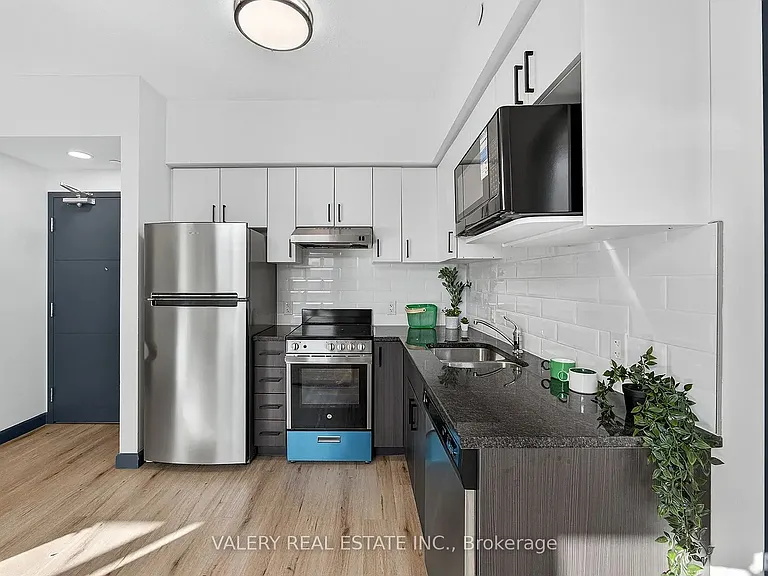 308 King St N #616 — Photo 6