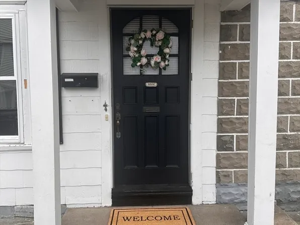 17 Cady St, Lowell, MA 01852