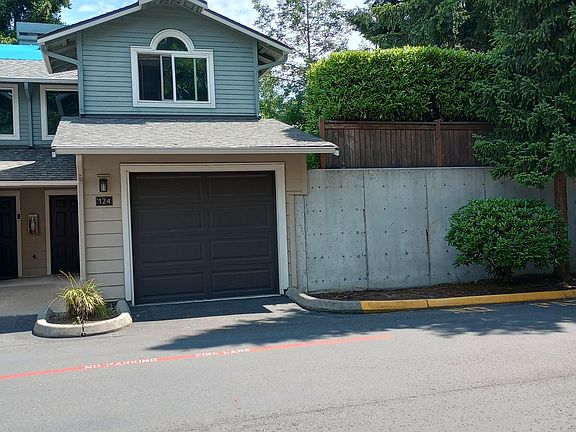 3rd image of 4336 W Lake Sammamish Pkwy SE #D124