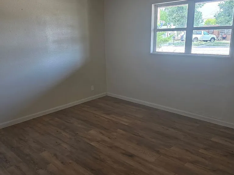 1506 W Yucca Ave — Photo 8