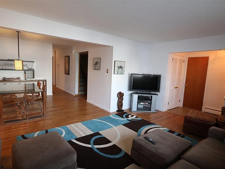 14 S Swarthmore Ave — Photo 4
