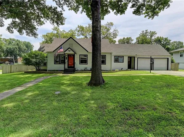 9217 E 69th St, Raytown, MO 64133