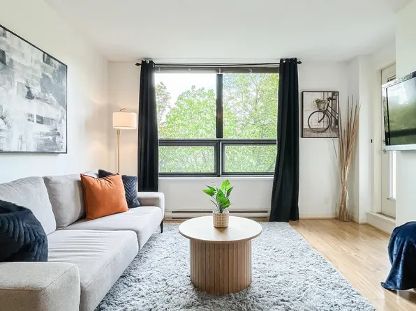3638 Vanness Ave #305, Vancouver, BC V5R 6H6