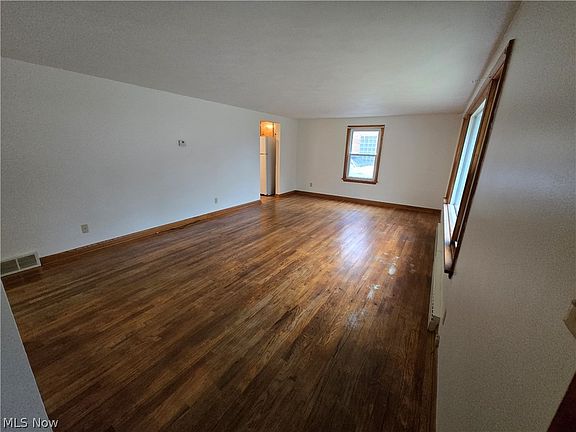 4th image of 273 Simcox St