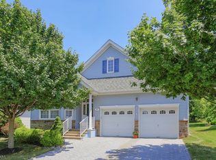 9 Delaware Xing, Somerset, NJ 08873