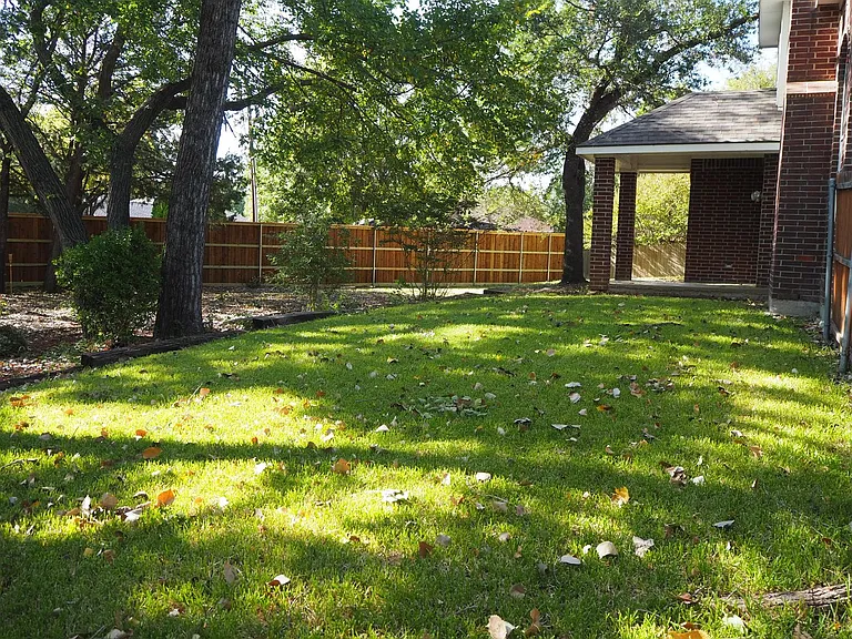 2105 Friar Ct — Photo 27