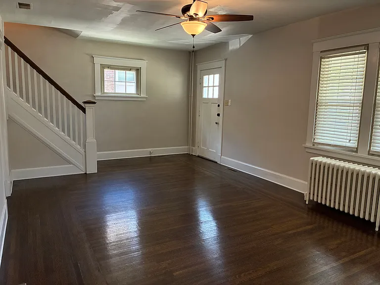 2809 Linwood Ave — Photo 6