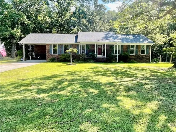 201 Autumn Dr, Williamston, SC 29697