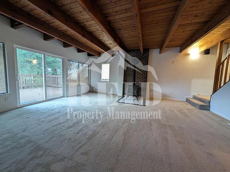 671 Creekside Dr — Photo 4