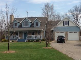 7562 Sherwood Rd, Fowlerville, MI 48836