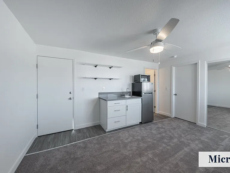 Colony Studios & Apts — Photo 21