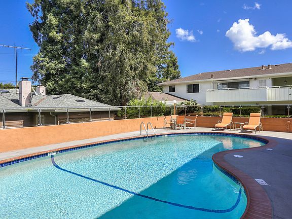 5th image of 825 Menlo Ave APT F