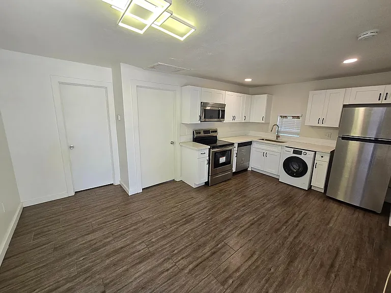 2705 E Willetta St #1 — Photo 9
