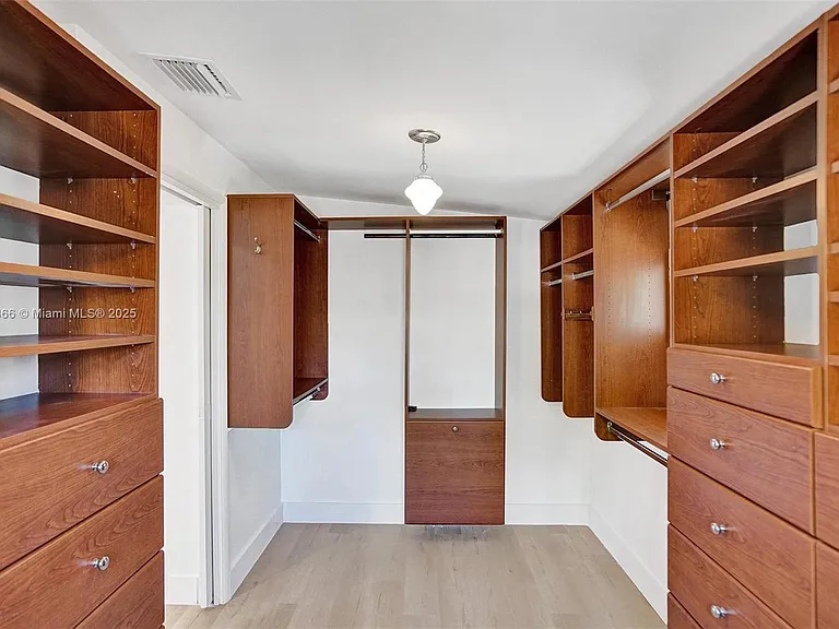 725 Harrison St — Photo 53