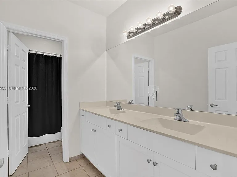 2502 NE 1st St #0 — Photo 13
