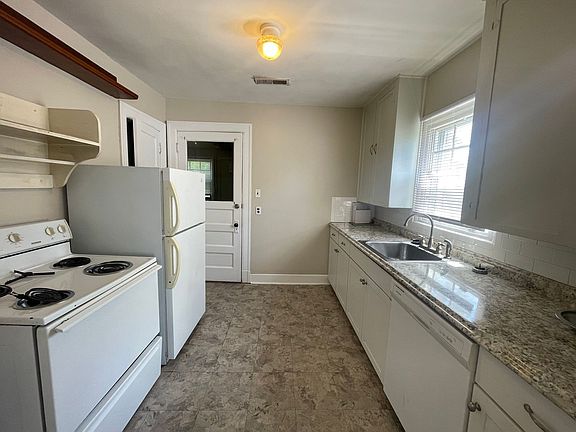 5th image of 2600 Old Forest Rd