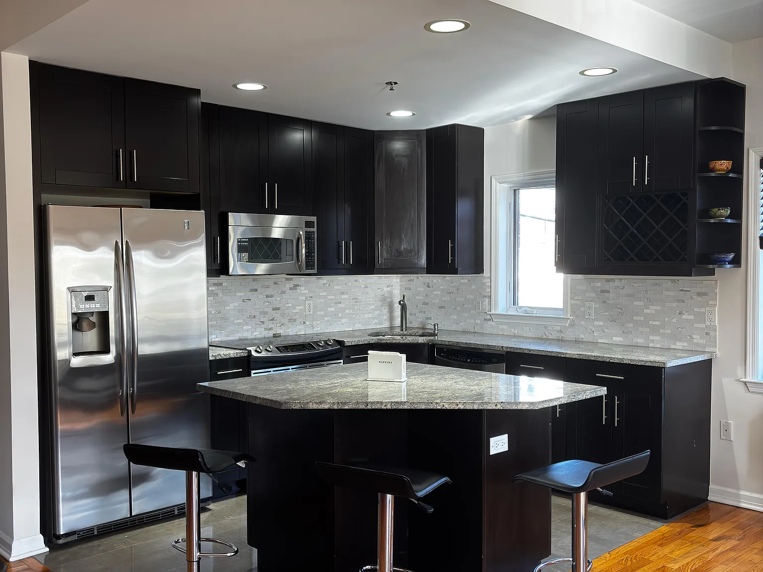 93 Palisade Ave — Photo 1