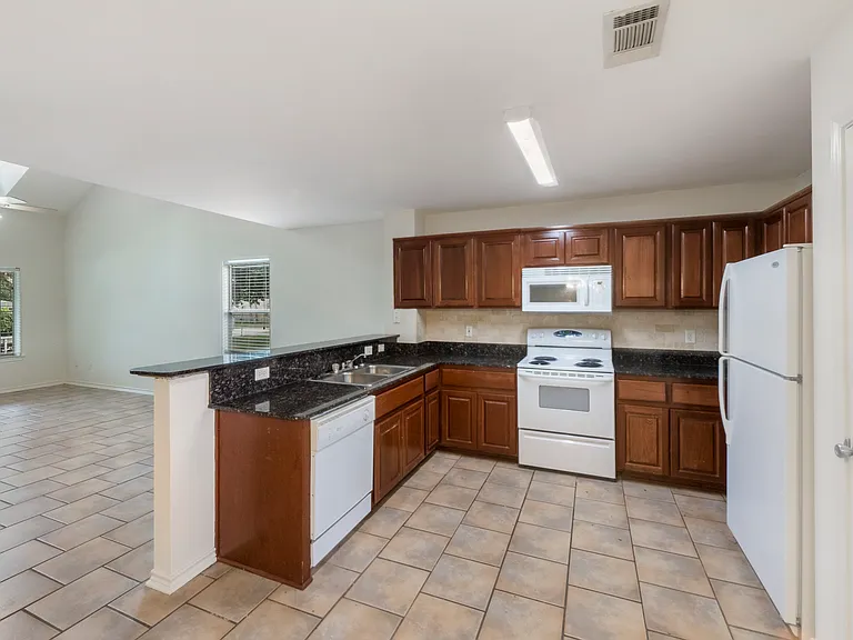 1720 Boardwalk Ct — Photo 12