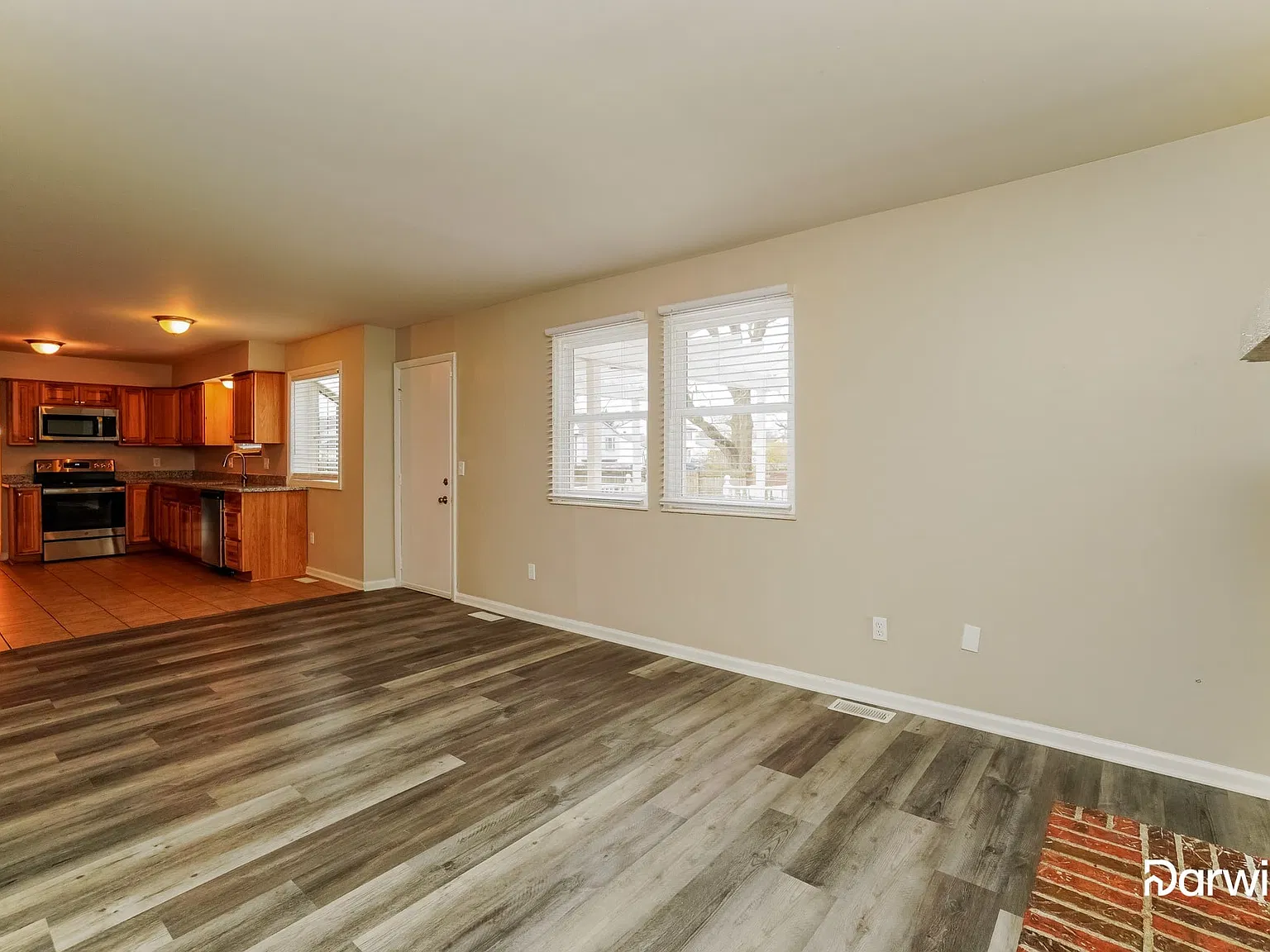4 bed, 4.0 bath, 2318 sqft, $2,345 — Photo 4