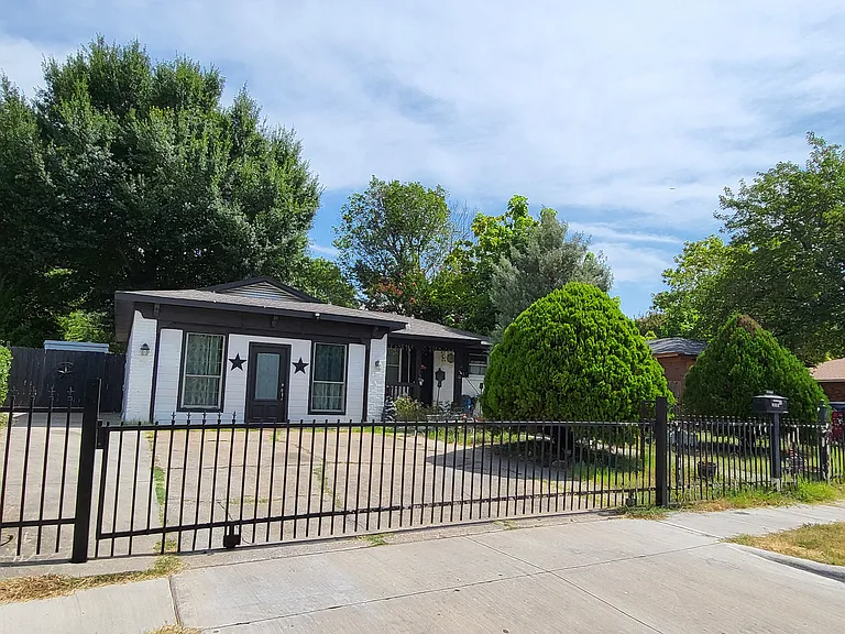 8609 Jennie Lee Ln — Photo 1