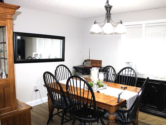 5th image of 460 Combs Cir